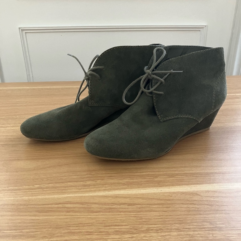Nine West Olive Lace-Up Boots